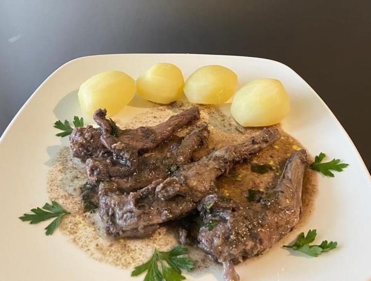 Aux bords de Seine - La scène — plat