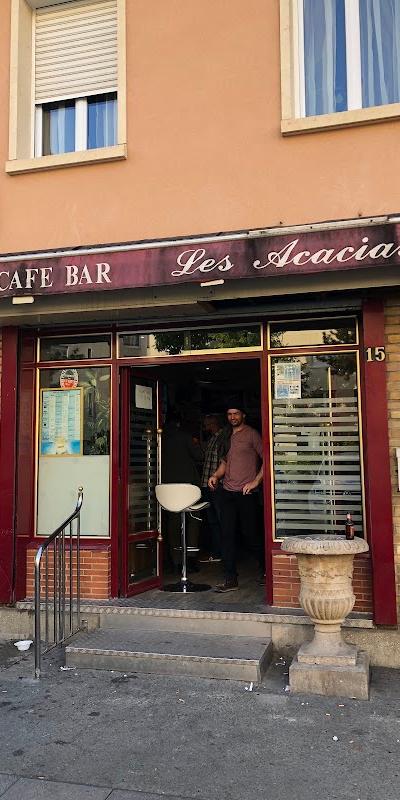 Les Acacias